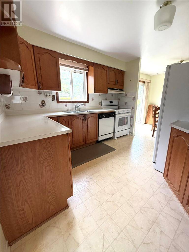 Elliot Lake, ON P5A2P2,37 Ottawa Avenue