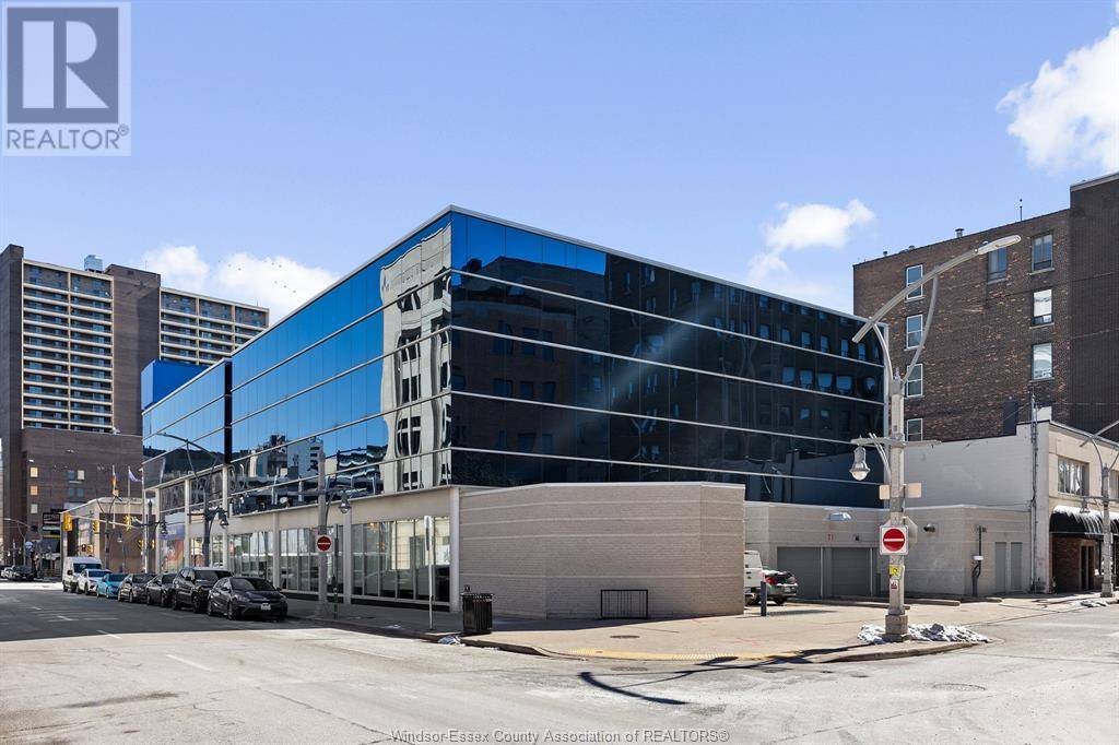 Windsor, ON N9A7J2,245 OUELLETTE AVE #301