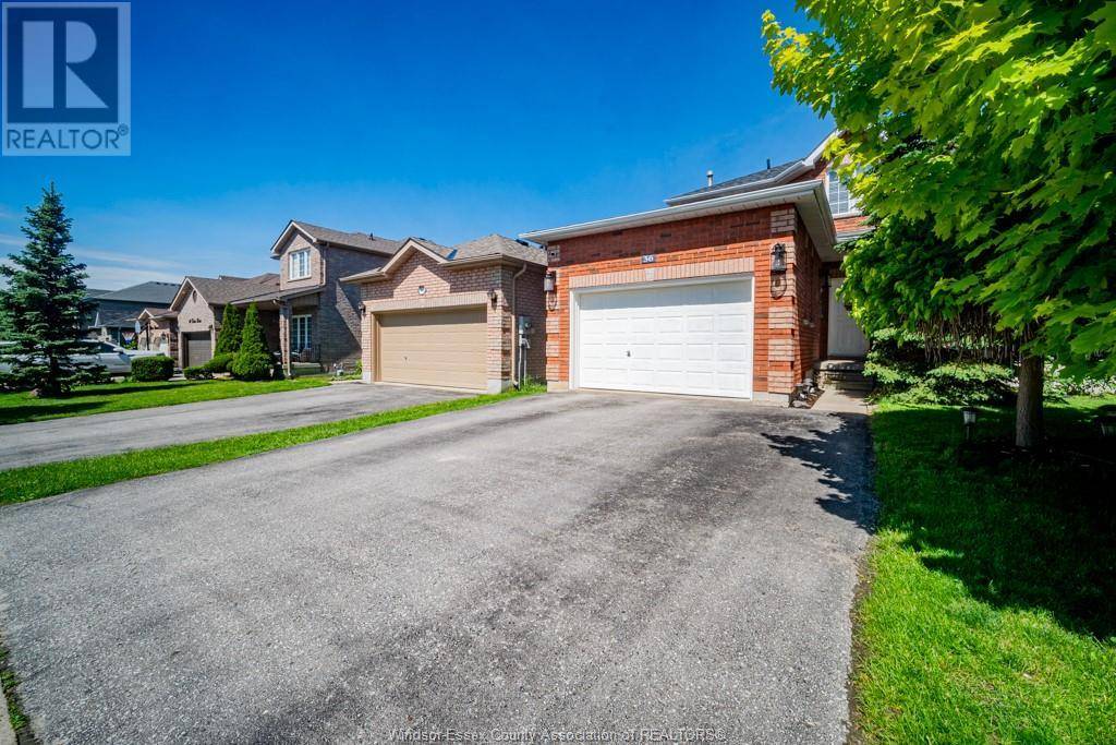 Barrie, ON L8N0X8,36 ESTHER DRIVE