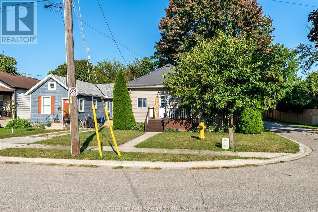 Chatham, ON N7M1L4,16 Thelma AVENUE