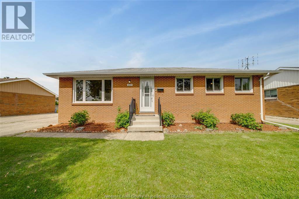 Windsor, ON N8T2J1,2929 RIVARD