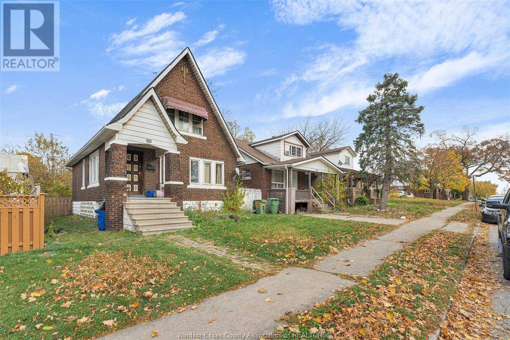 Windsor, ON N9C3L3,916 FELIX AVENUE