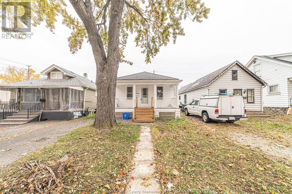 Windsor, ON N9B2A5,912 MCKAY AVENUE