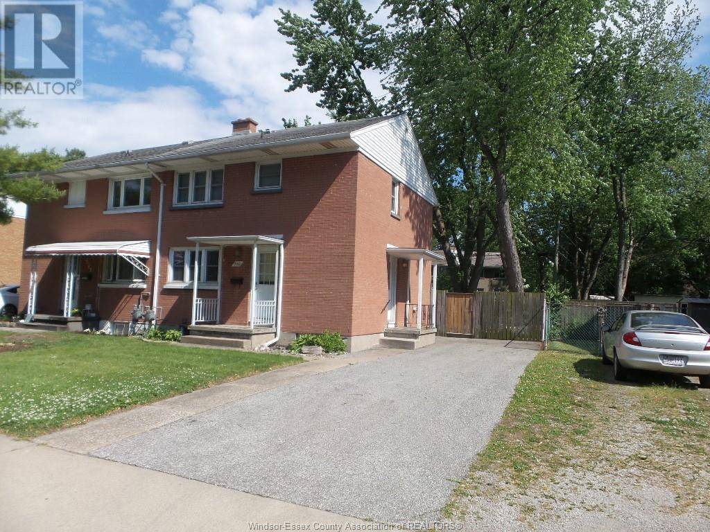 Windsor, ON N8B1M6,2163 COLLEGE