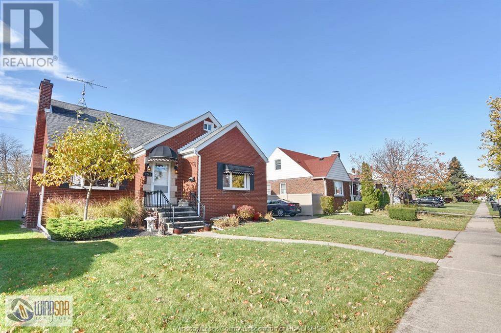 Windsor, ON N8W2K1,2245 PARKWOOD