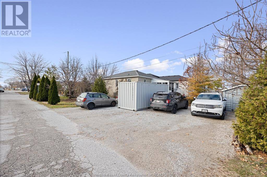 Windsor, ON N8W3T9,3296 RIBERDY