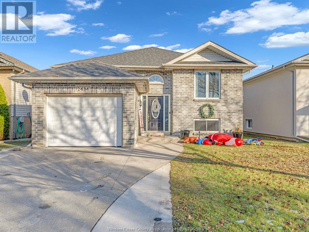 Windsor, ON N8P1S8,2434 LUXURY