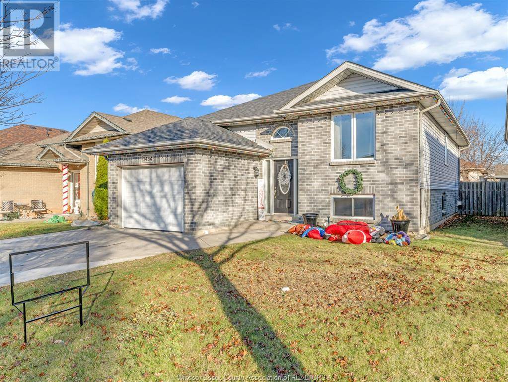 Windsor, ON N8P1S8,2434 LUXURY