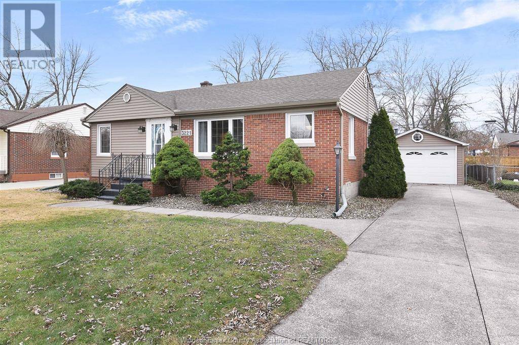 Windsor, ON N9E2L4,3221 LONGFELLOW