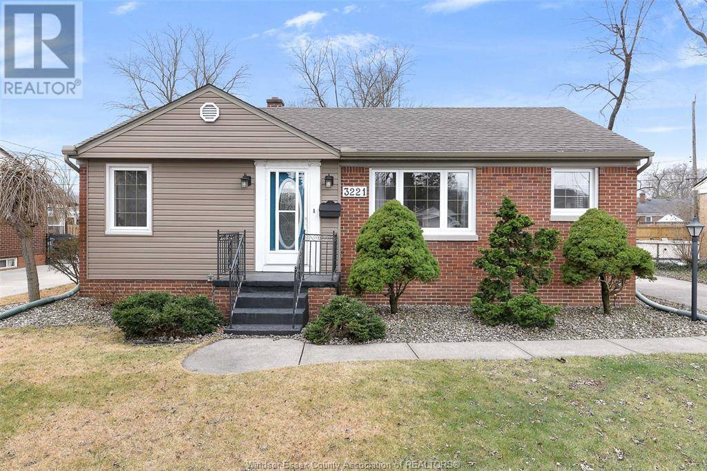 Windsor, ON N9E2L4,3221 LONGFELLOW