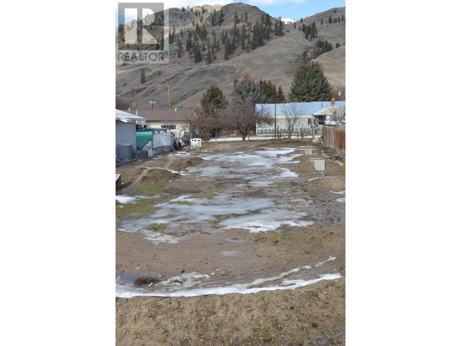 Midway, BC V0H1M0,531 EIGHTH Avenue