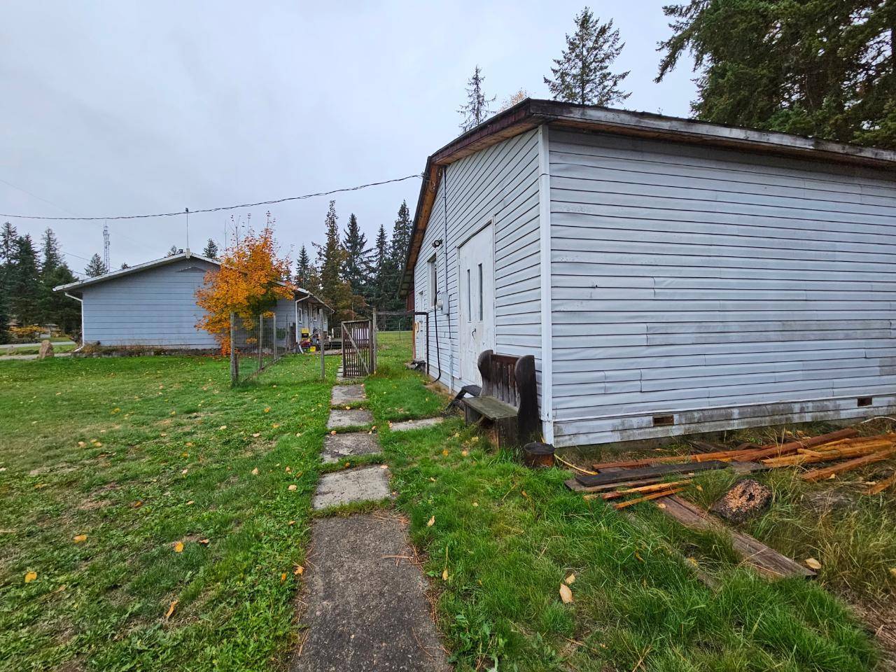 Edgewood, BC V0G1J0,333 MONASHEE  Avenue