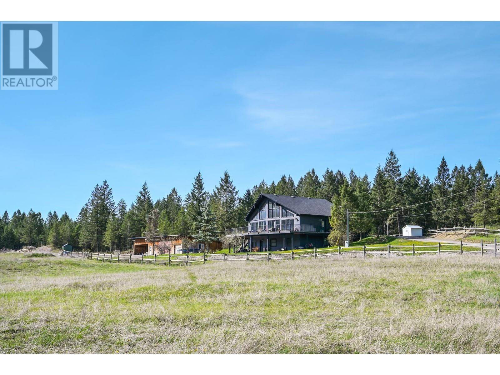 Edgewater, BC V0A1E0,5991 EDGEWATER SOUTH APPROACH Road