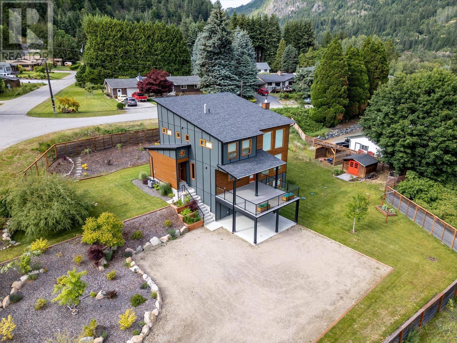 Castlegar, BC V1N4V2,2490 KNOB Road