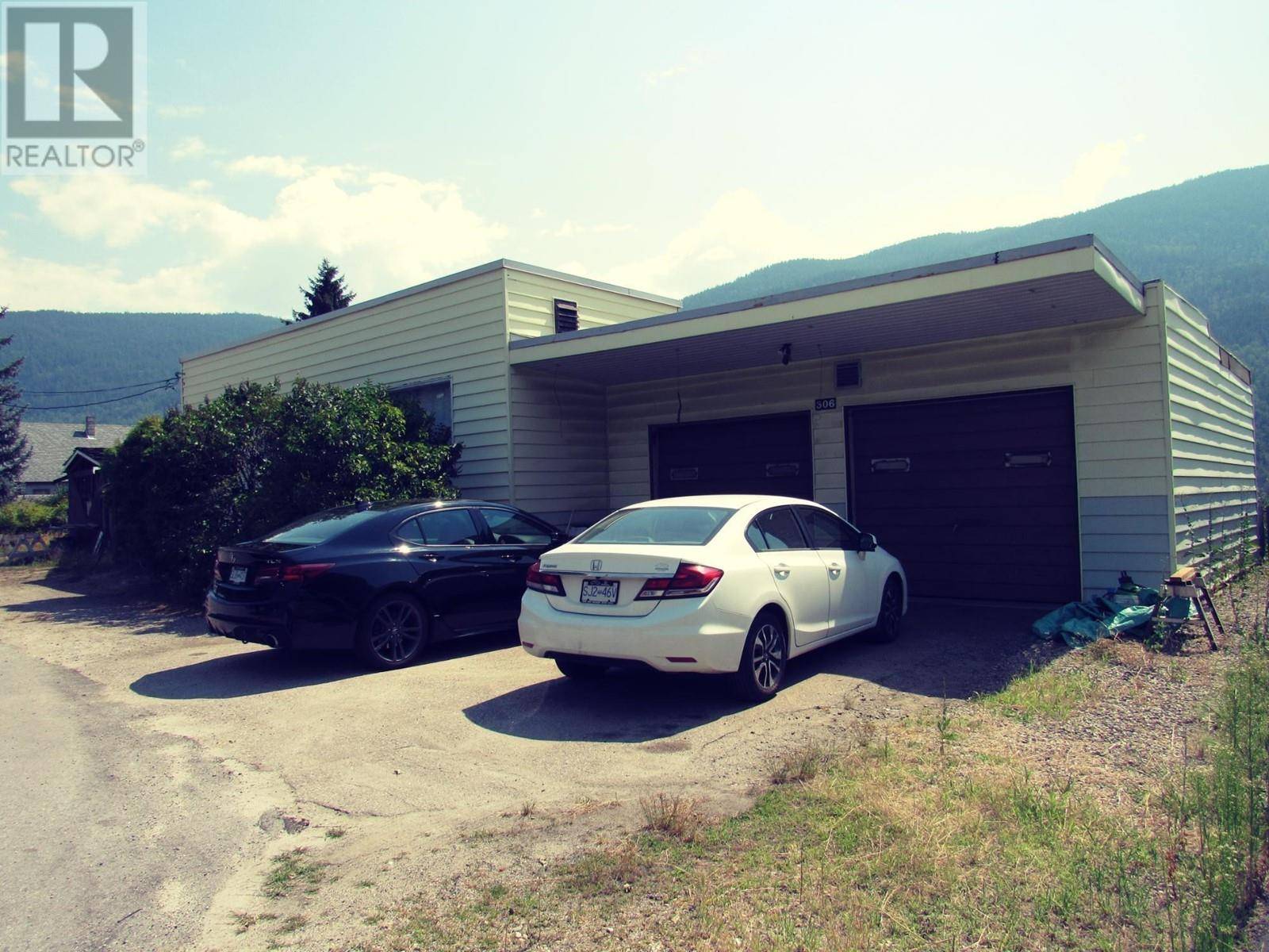 Genelle, BC V0G1G0,306 15TH Avenue