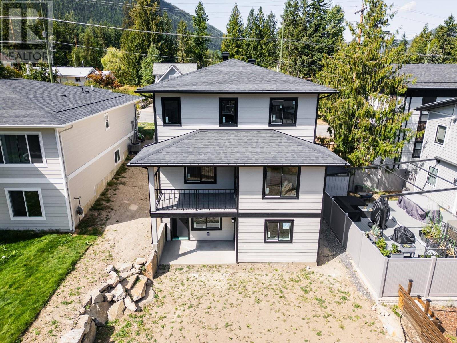 Nelson, BC V1L1A3,1407 CREASE Avenue