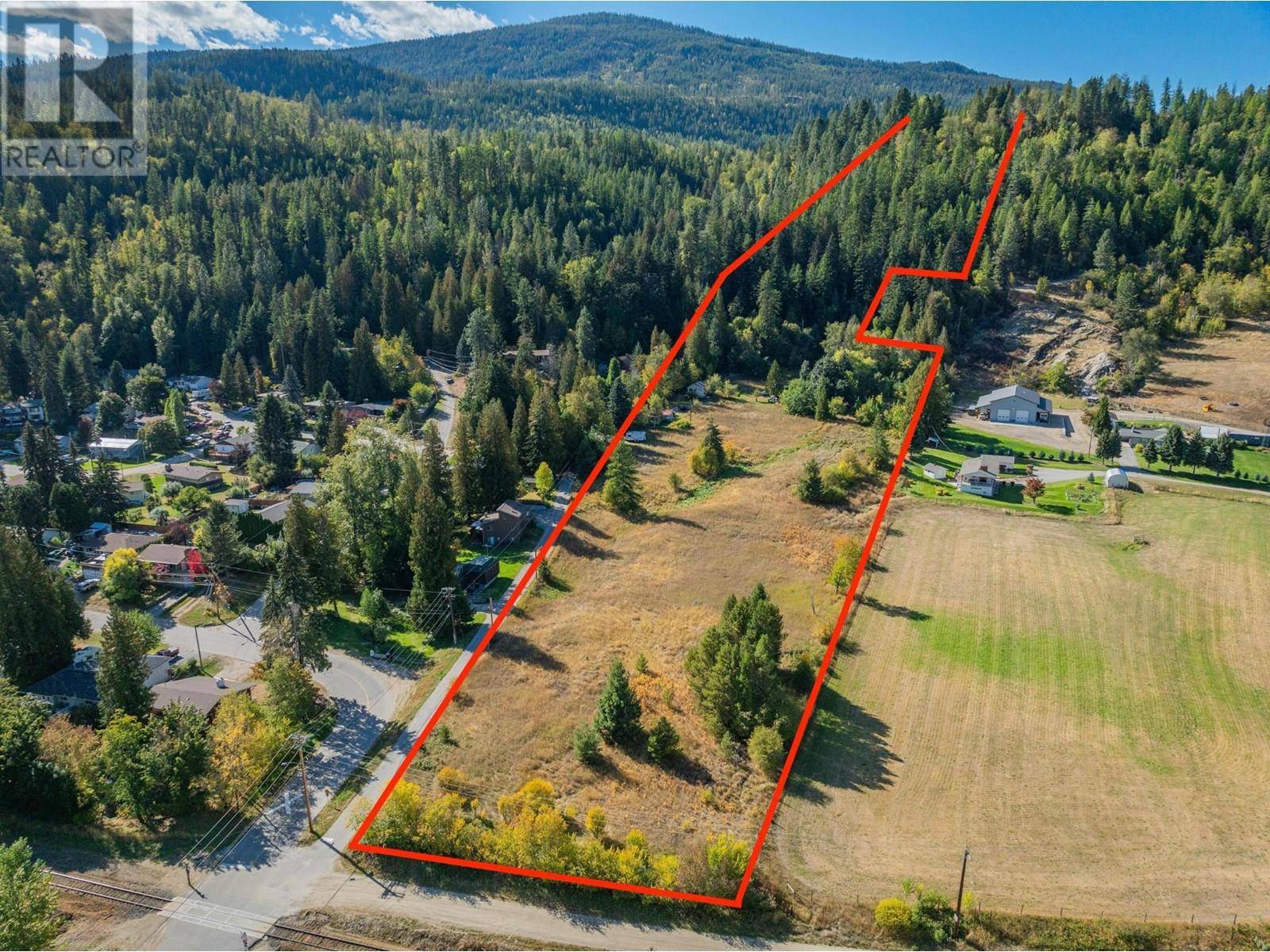 Castlegar, BC V1N2K4,738 MEADOWLARK Lane