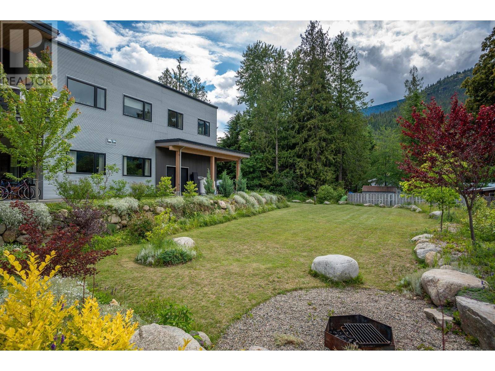 Slocan, BC V0G2C0,617 HAROLD Street