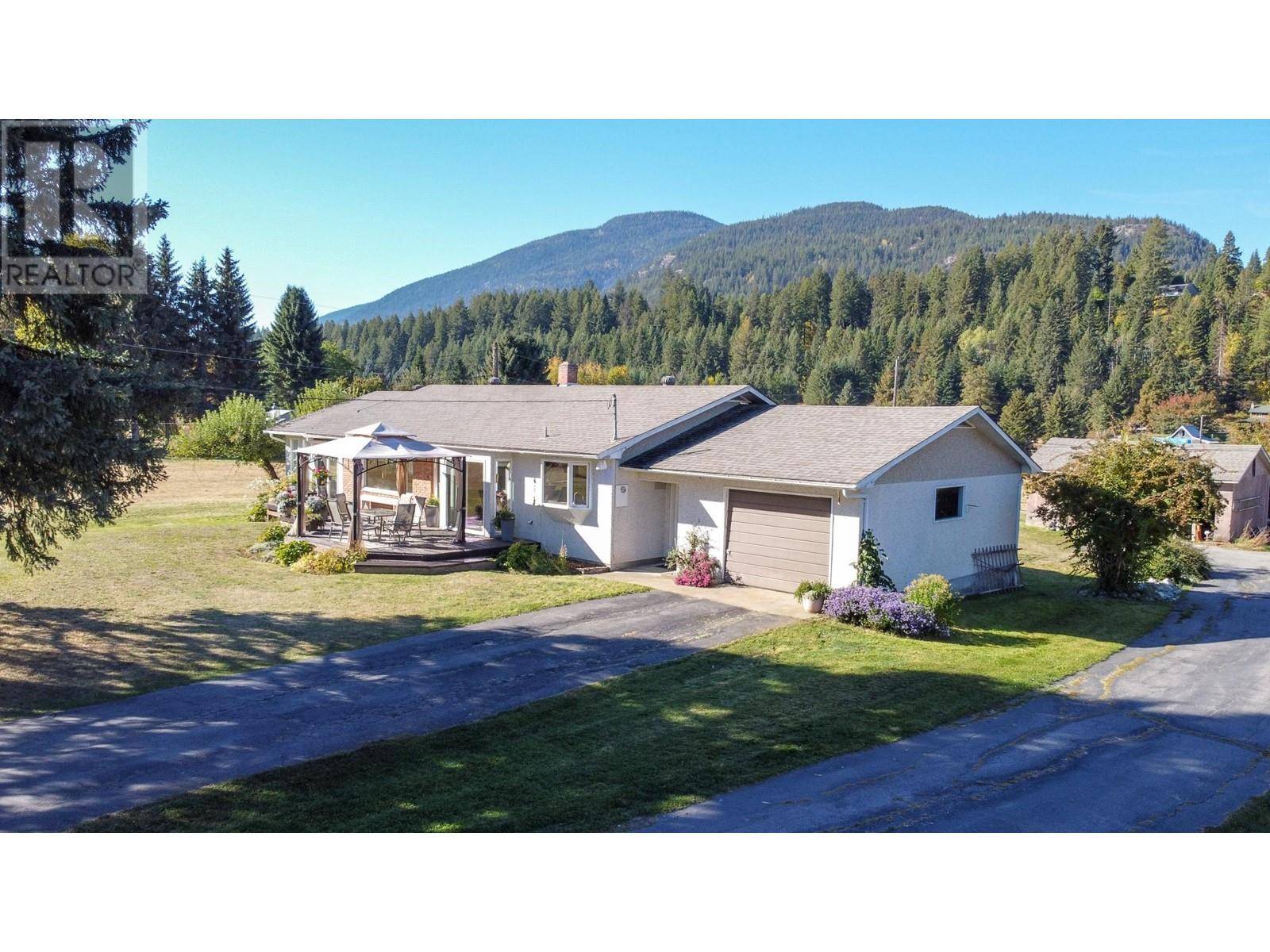 Castlegar, BC V1N4R1,2697 SHOREACRES Road