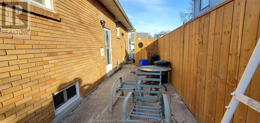 Windsor, ON N8Y3C1,1465 PILLETTE RD #UPPER