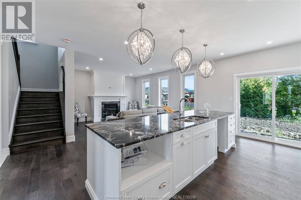 Essex, ON N8M3E9,245 CHARLES