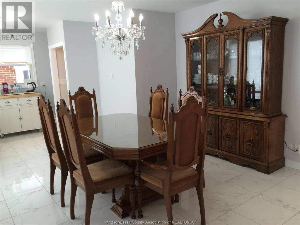 Leamington, ON N8H4B4,214 SEACLIFF DR