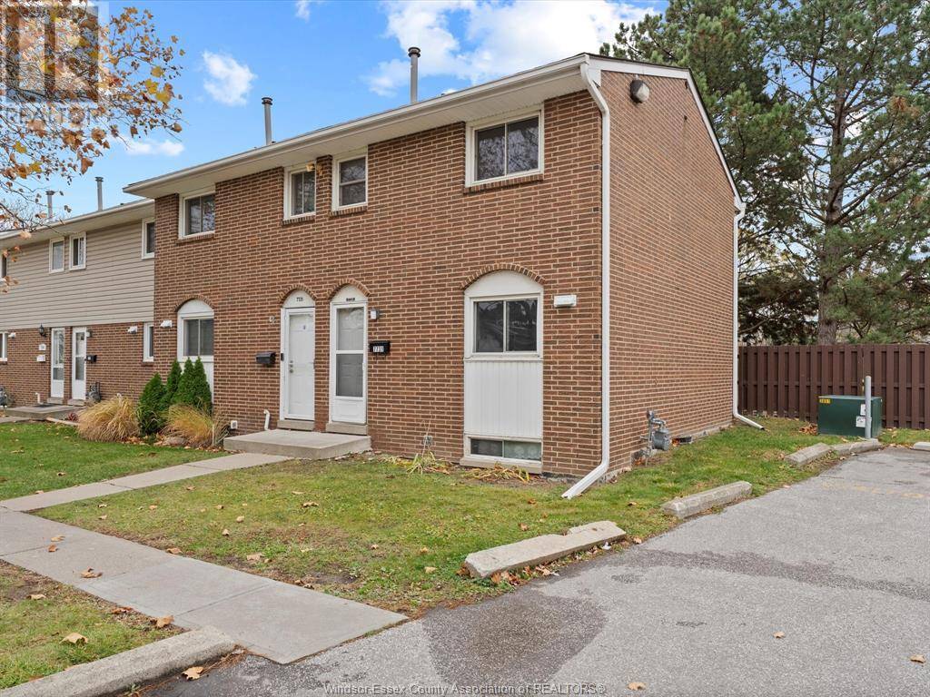 Windsor, ON N8T3B5,7731 HAWTHORNE