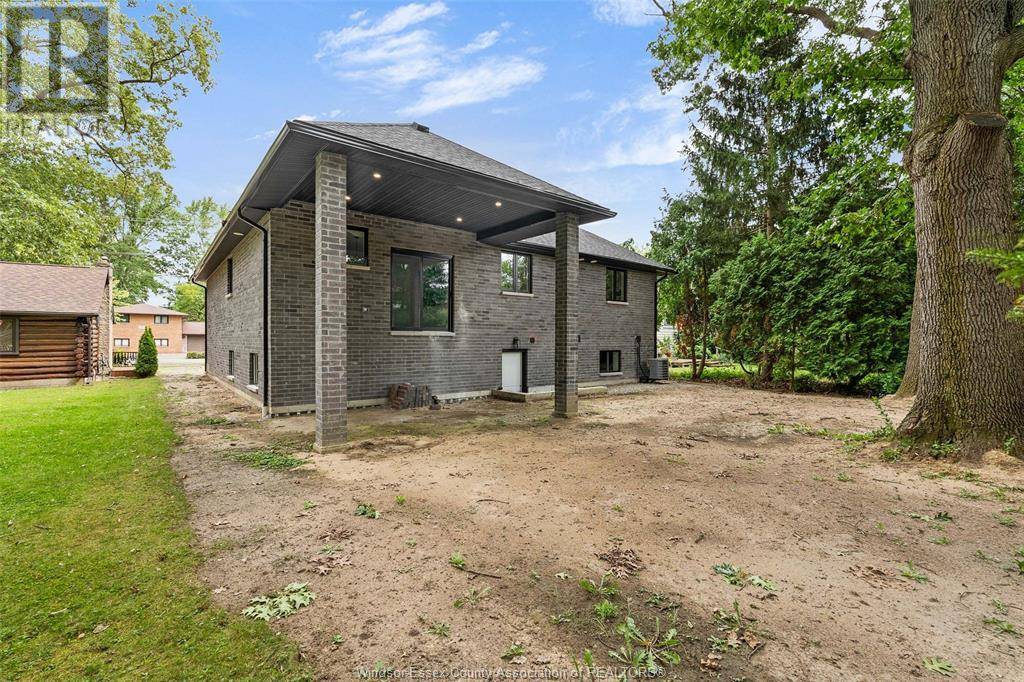 Lasalle, ON N9J1P9,866 MAPLE AVENUE