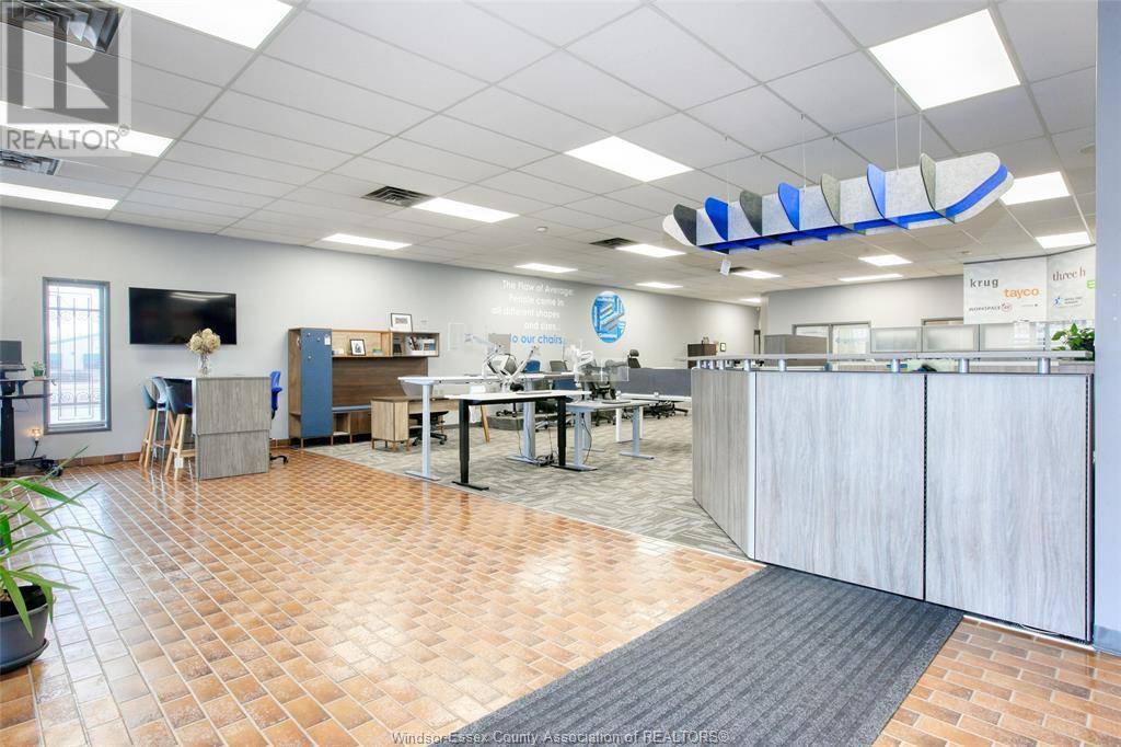 Windsor, ON N8X4G1,3033 MARENTETTE