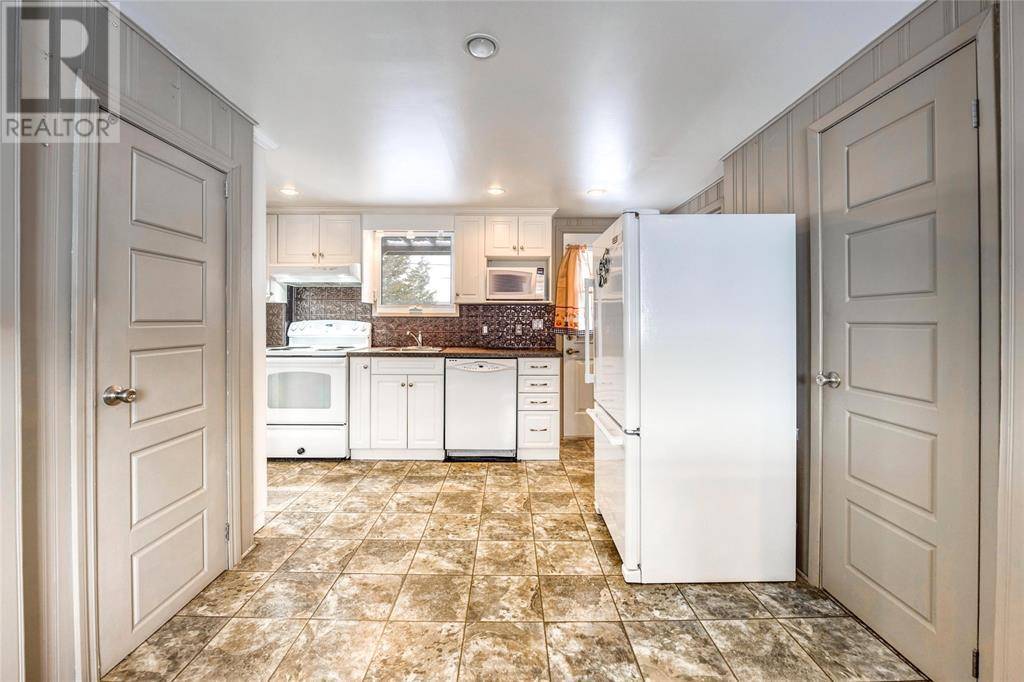 Sarnia, ON N7T6Y3,360 EAST STREET North