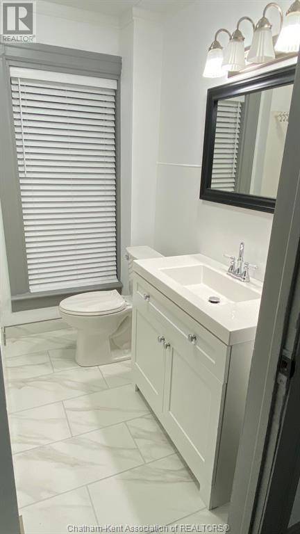 Chatham, ON N7M2H6,300 Queen STREET
