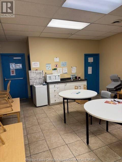 Windsor, ON N9A4J4,85 WYANDOTTE