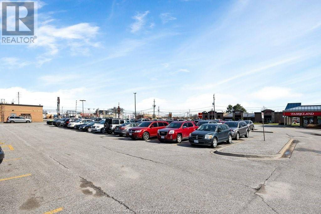 Windsor, ON N8T3H1,7621 & 7623 TECUMSEH ROAD East