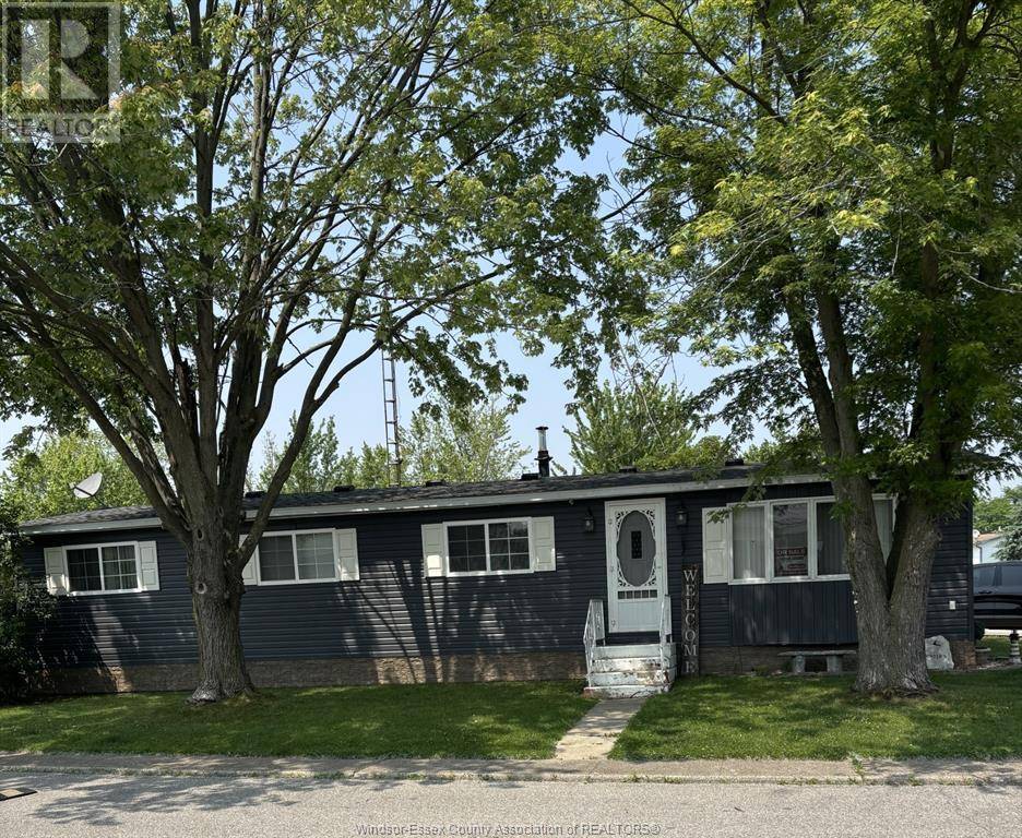 Mcgregor, ON N0R1J0,1 HICKORY COURT