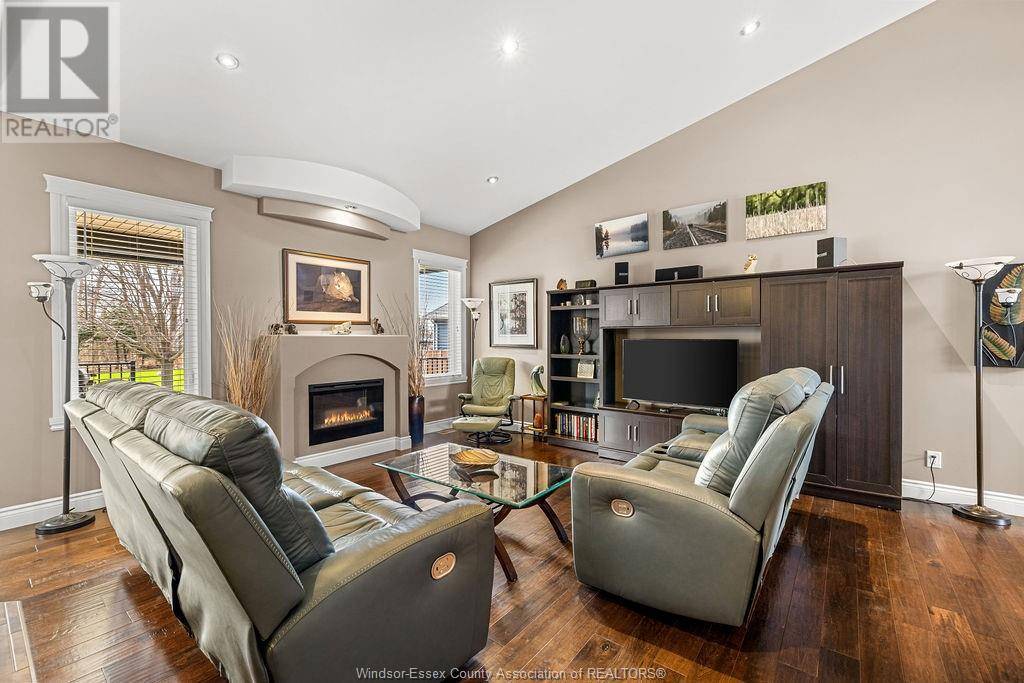 Kingsville, ON N9Y0B6,799 HERITAGE ROAD