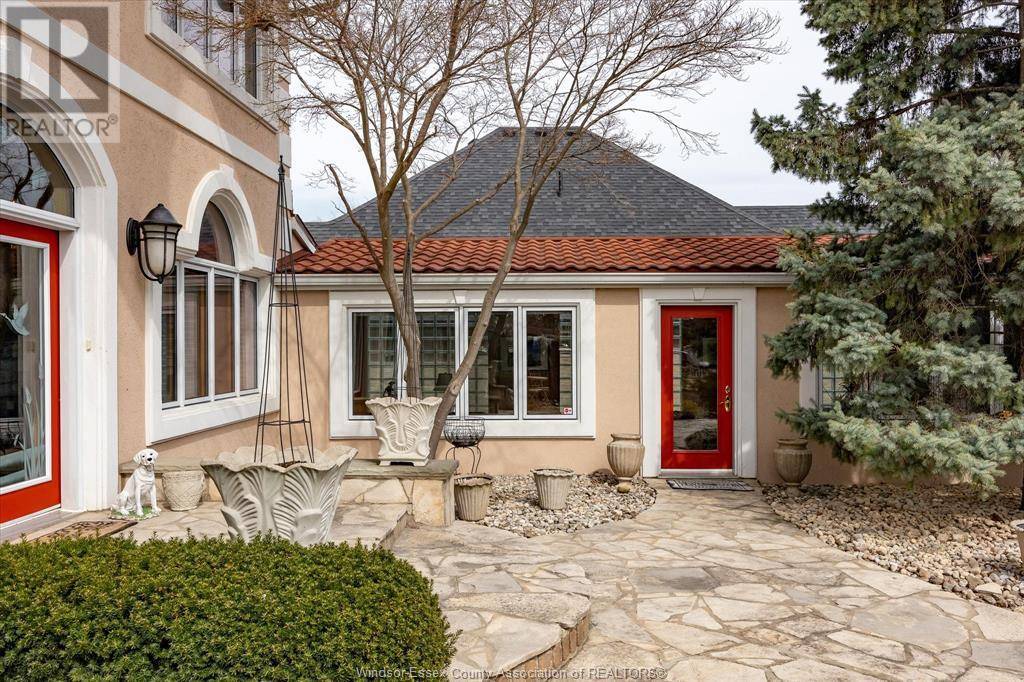 Windsor, ON N8P1A4,10960 RIVERSIDE DRIVE East