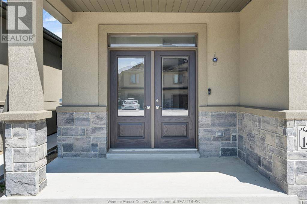Essex, ON N8M1B2,144 LANE STREET