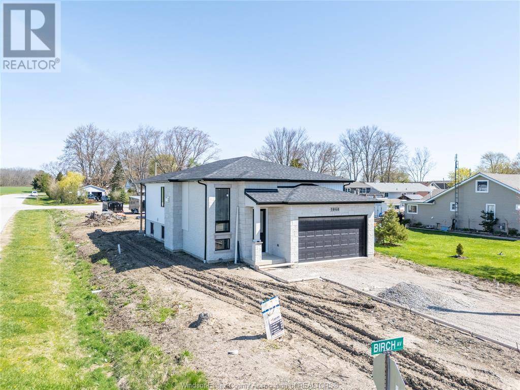 Kingsville, ON N9Y3V1,1068 BIRCH AVENUE