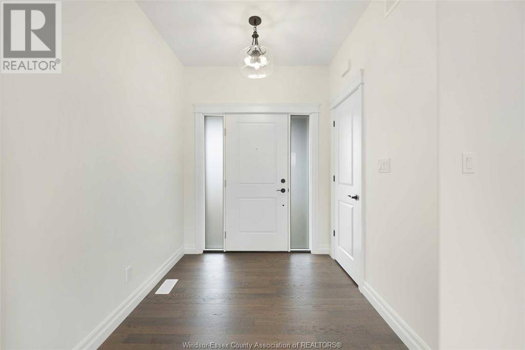 Essex, ON N8M1J1,101 WESTLAWN DRIVE