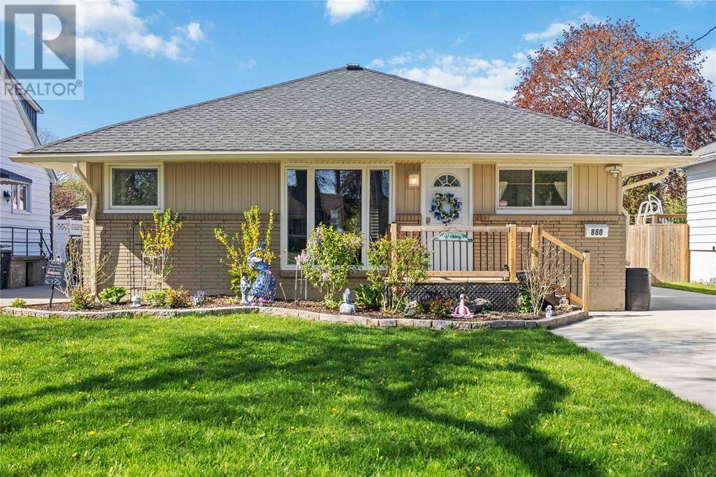 Sarnia, ON N7T1X5,880 Devine STREET
