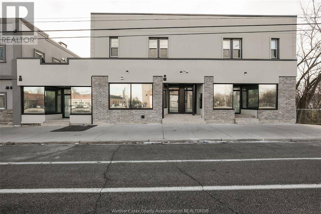 Windsor, ON N9A5T2,1233 University AVENUE West