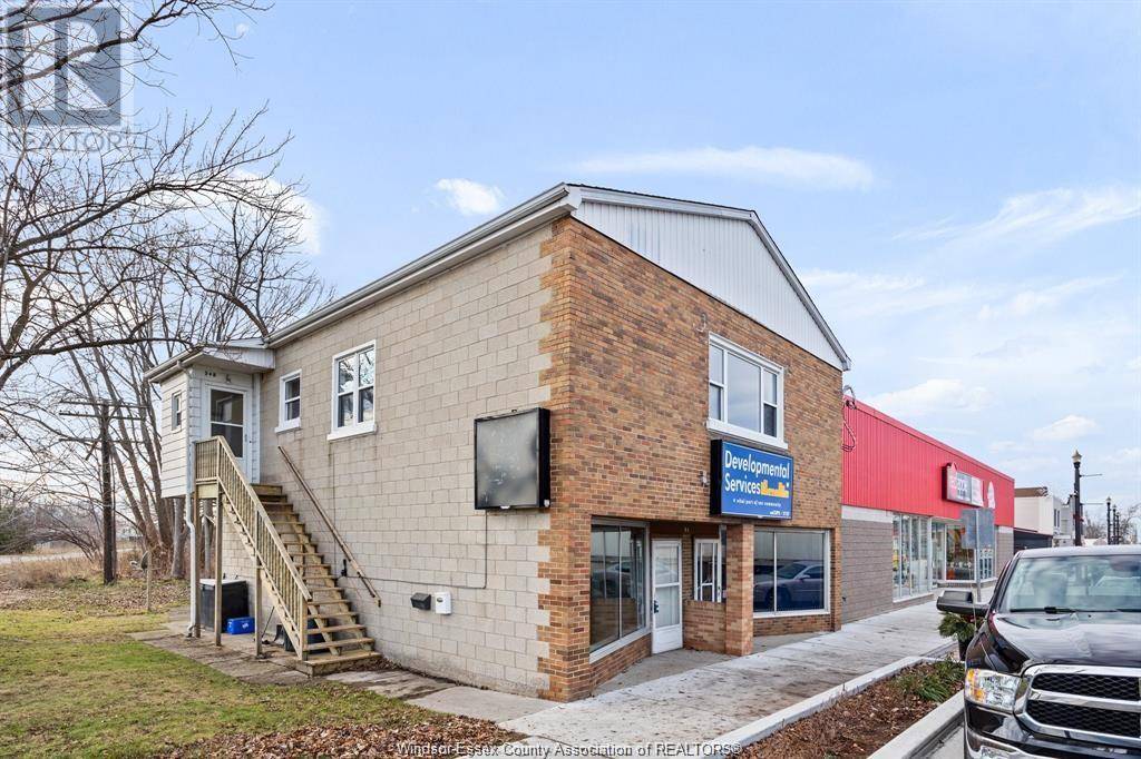 Essex, ON N8M2C4,94 TALBOT North