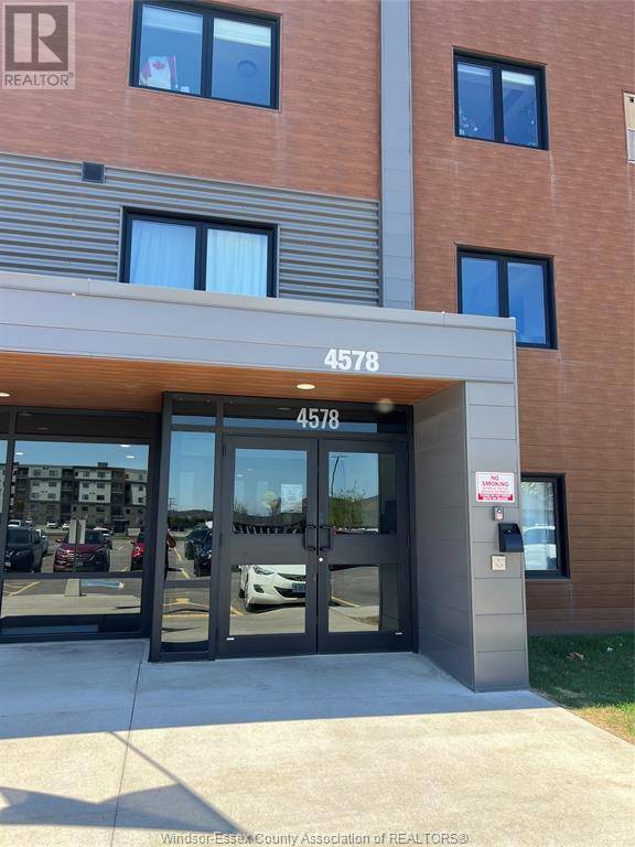 Lasalle, ON N9H0M2,4578 HURON CHURCH LINE RD #106