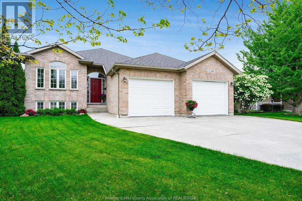 Kingsville, ON N9Y4A4,95 MILLBROOK DRIVE