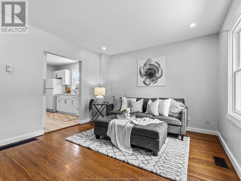 Windsor, ON N8X3C1,619 Edinborough St