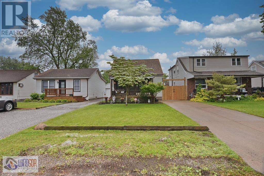 Windsor, ON N8X3C1,643 ALEXANDRINE STREET