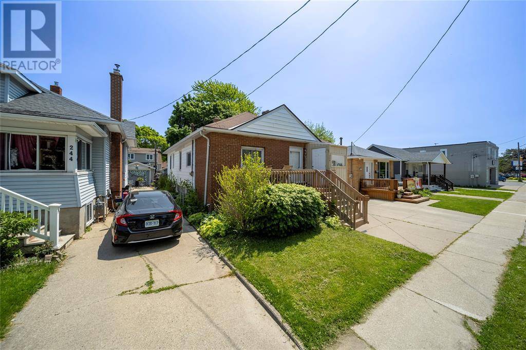 Sarnia, ON N7T3L8,246 RUSSELL STREET