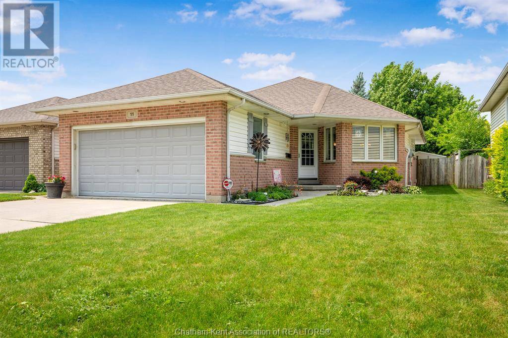 Chatham, ON N7L5L5,11 Crocus COURT
