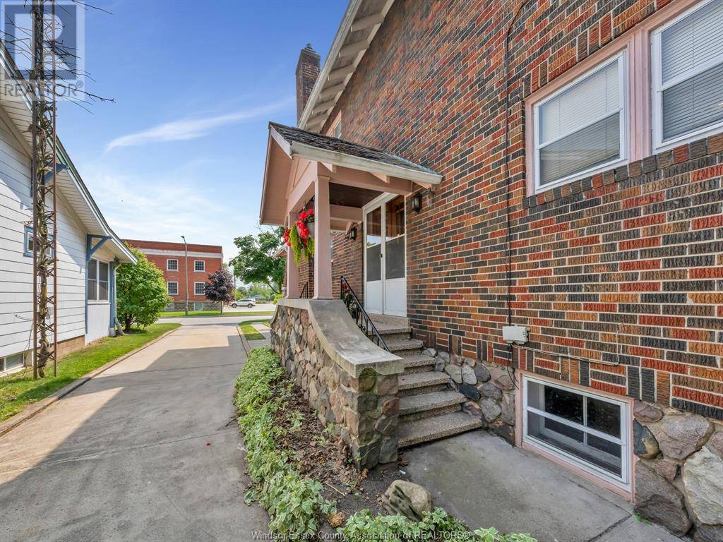 Kingsville, ON N9Y1V9,20 MILL STREET West