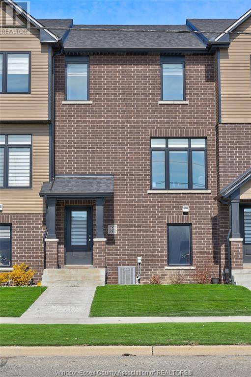 Lakeshore, ON N9K0A8,741 BROWNSTONE